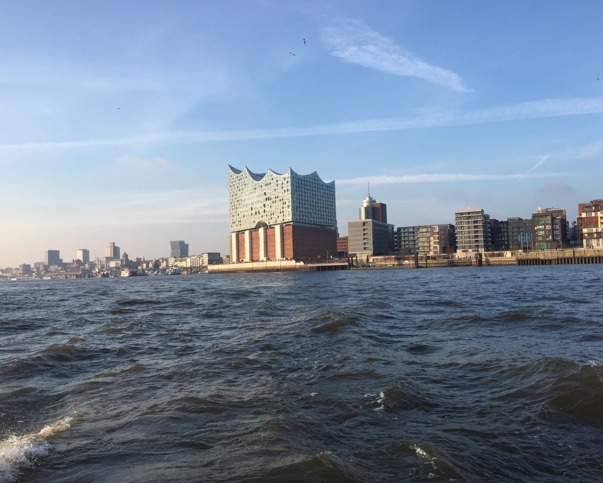 Die Elbphilharmonie aus der Ferne fotografiert! Die Elbphilharmonie